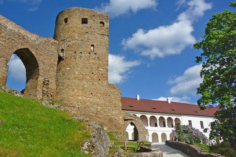 Kasteel Velhartice, Middeleeuws kasteel