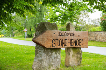 Holasovice stonehenge, toeristische attractie in Zuid-Bohemen