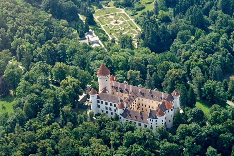 Konopiště  kasteel, met prachtige kasteeltuin
