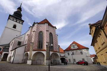 De Bartolomeuskerk in Pelhřimov met een mooi uitzicht vanaf de toren