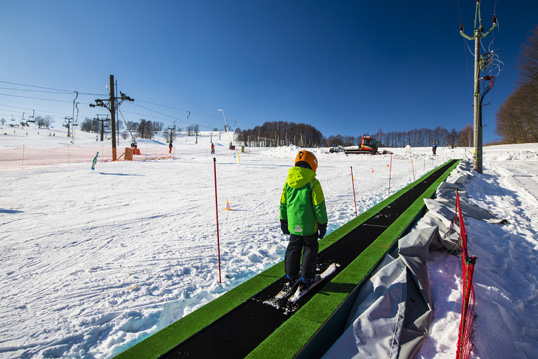 Skigebied Kněžický vrch bij Vrchlabí skiles