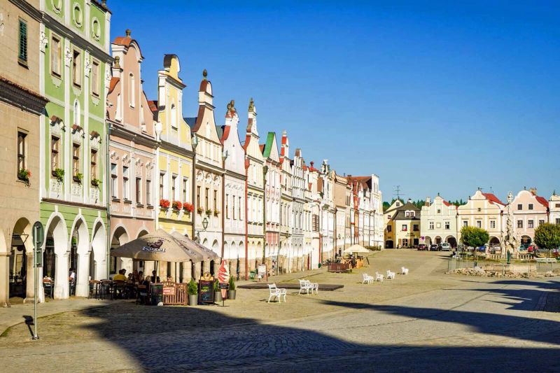 Het sfeervolle renaissance plein in Telč, beschermd door Unesco