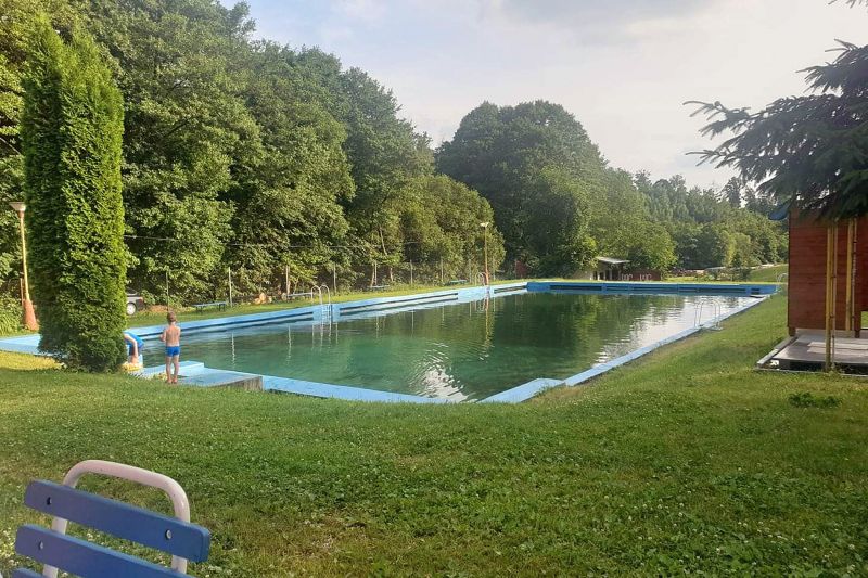 Zwembad in Valteřice-Horní Branná